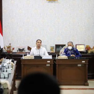 Bahas Capaian Layanan Kepala PD dan Camat