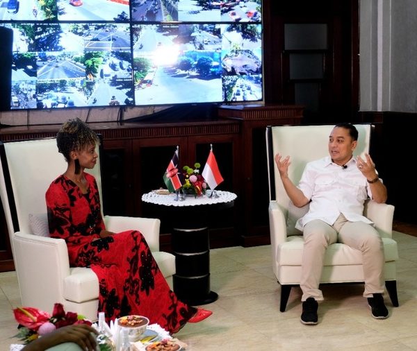 Menyambut dengan hangat kedatangan Duta Besar RI untuk Kenya